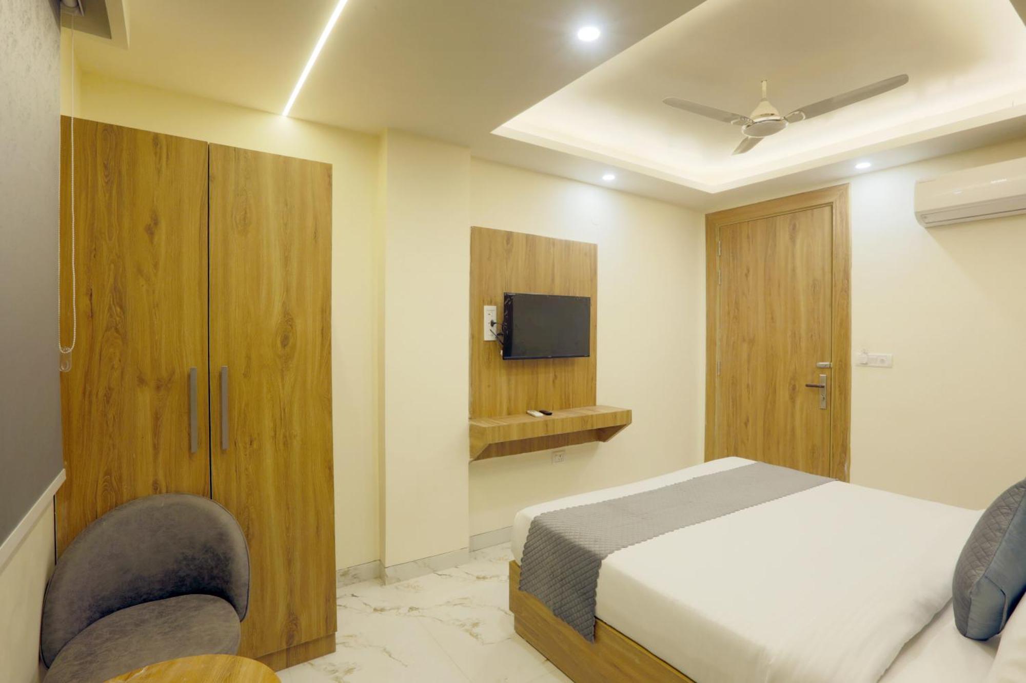 Hotel Luxe Manor Near Delhi Airport Yeni Delhi Dış mekan fotoğraf