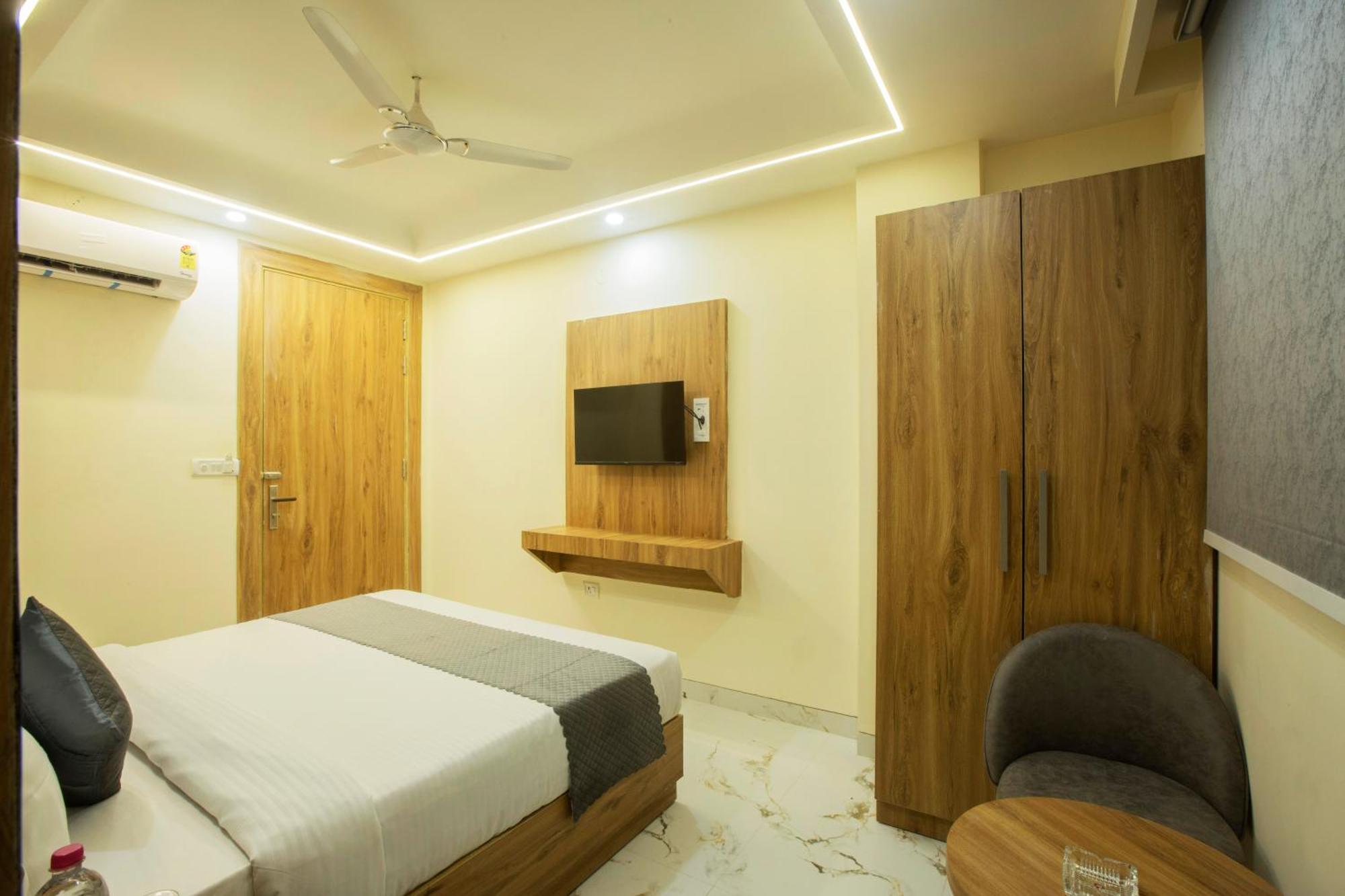 Hotel Luxe Manor Near Delhi Airport Yeni Delhi Dış mekan fotoğraf