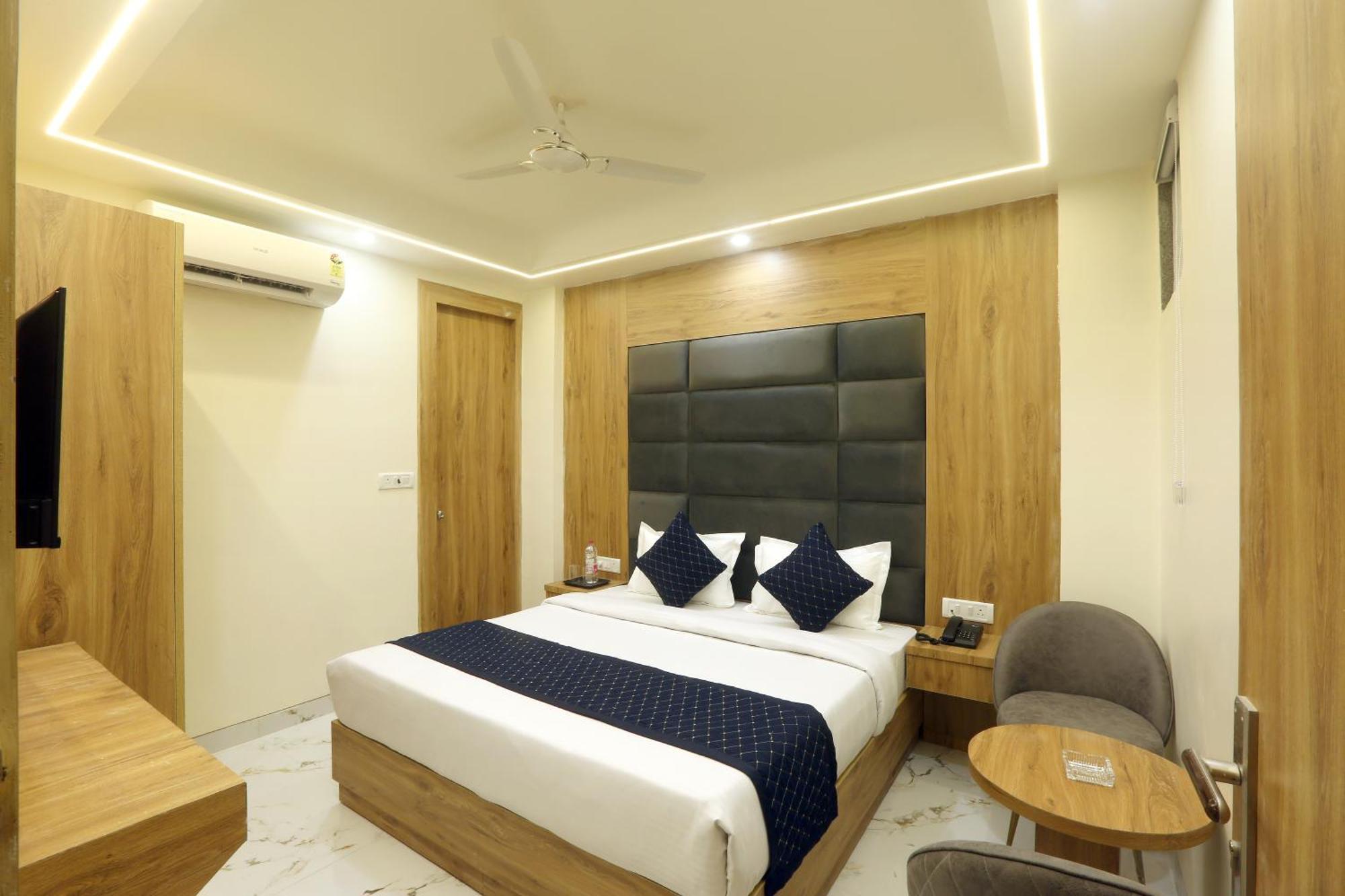 Hotel Luxe Manor Near Delhi Airport Yeni Delhi Dış mekan fotoğraf