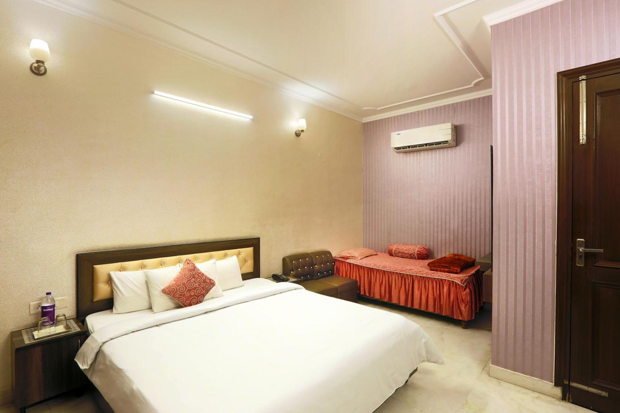 Hotel Luxe Manor Near Delhi Airport Yeni Delhi Dış mekan fotoğraf