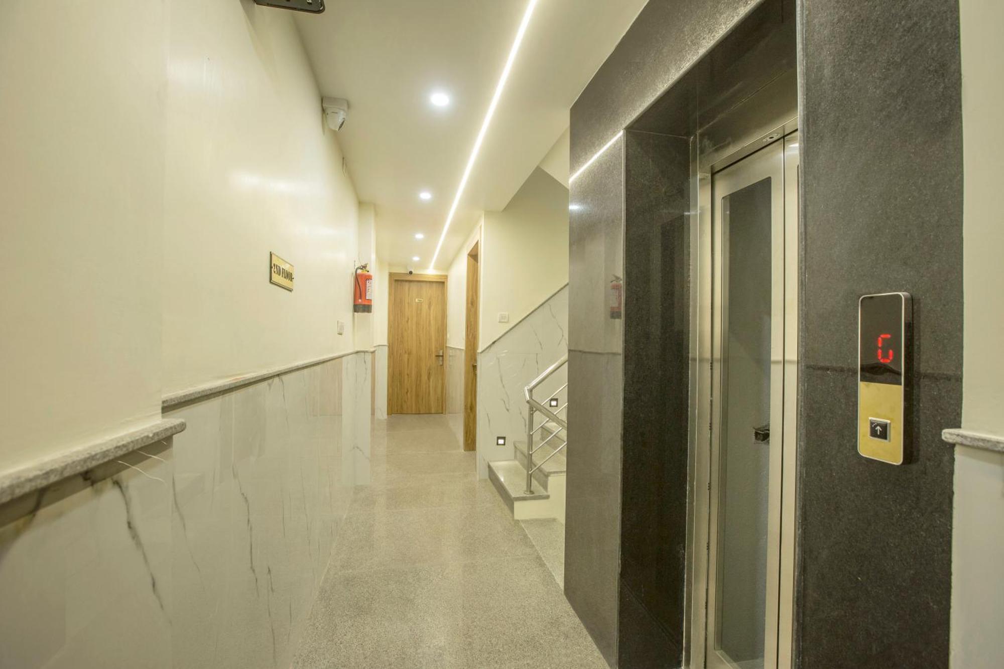 Hotel Luxe Manor Near Delhi Airport Yeni Delhi Dış mekan fotoğraf