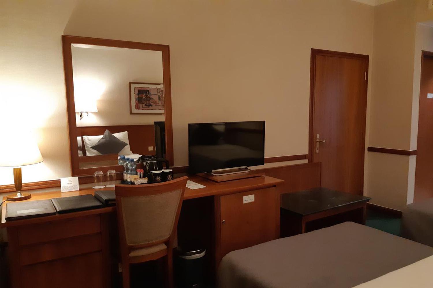 Hotel Luxe Manor Near Delhi Airport Yeni Delhi Dış mekan fotoğraf