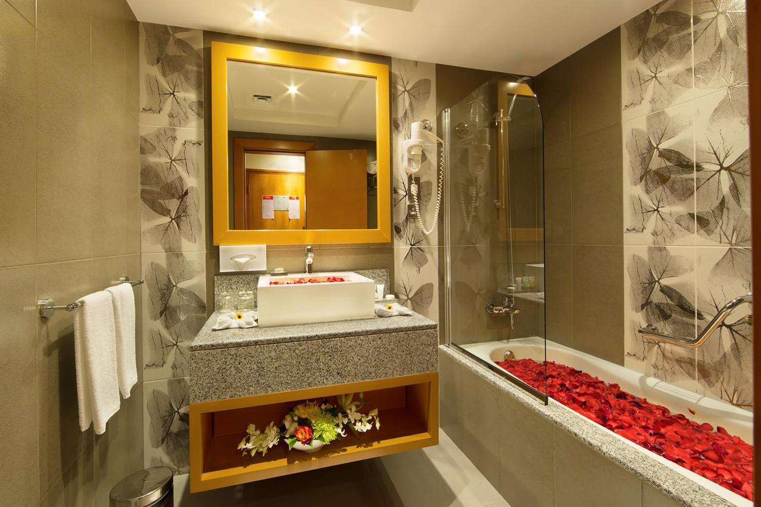 Hotel Luxe Manor Near Delhi Airport Yeni Delhi Dış mekan fotoğraf